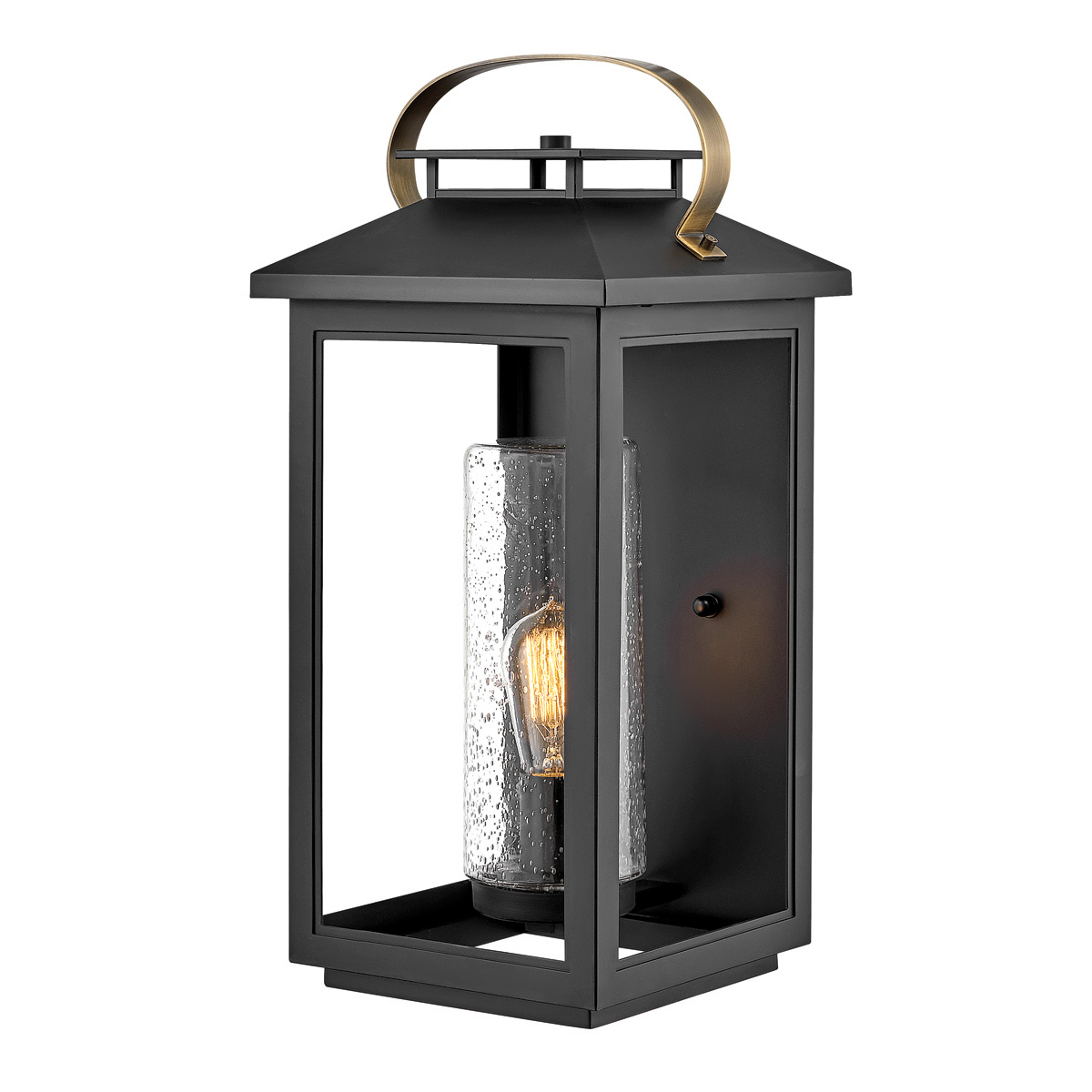 Atwater 52cm Zwart buitenlamp Van Elstead Lighting - Med IP44-klassning &auml;r Atwater skyddad mot fukt och v&auml;derp&aring;verkan, vilket g&ouml;r den till en elegant och l&aring;ngvarig l&ouml;sning f&ouml;r entr&eacute;er, uteplatser och tr&auml;dg&aring;rdsmilj&ouml;er.