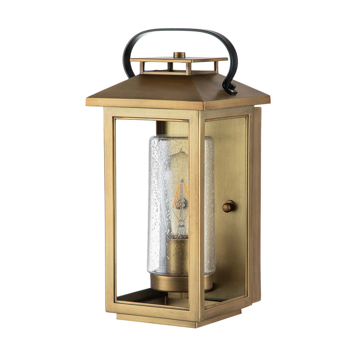 Atwater 35cm Messing buitenlamp Van Elstead Lighting - Med IP44-klassning &auml;r Atwater skyddad mot fukt och v&auml;derp&aring;verkan, vilket g&ouml;r den till en elegant och l&aring;ngvarig l&ouml;sning f&ouml;r entr&eacute;er, uteplatser och tr&auml;dg&aring;rdsmilj&ouml;er.