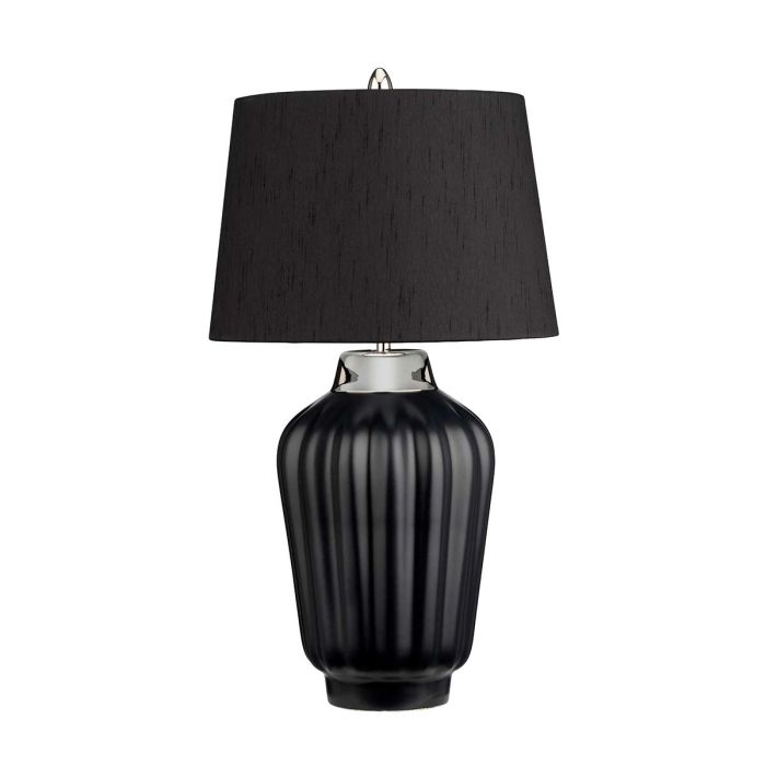 Bexley 56cm Zwart tafellamp Van Elstead Lighting - Den levereras med en avsmalnande lampsk&auml;rm i svart konstsilke med en silverlaminerad insida, handgjord i Storbritannien.