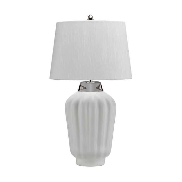 Bexley 56cm Wit tafellamp Van Elstead Lighting - Den levereras med en avsmalnande lampsk&auml;rm i ljus elfenbensf&auml;rgad konstsilke med en silverlaminerad insida, handgjord i Storbritannien.
