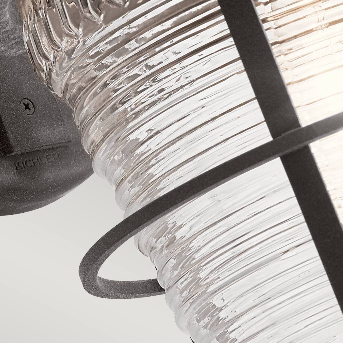 Chance Harbor 55cm Zink buitenlamp Van Elstead Lighting - Chance Harbor &auml;r en klassisk och robust fasadlampa med en design inspirerad av maritim stil.