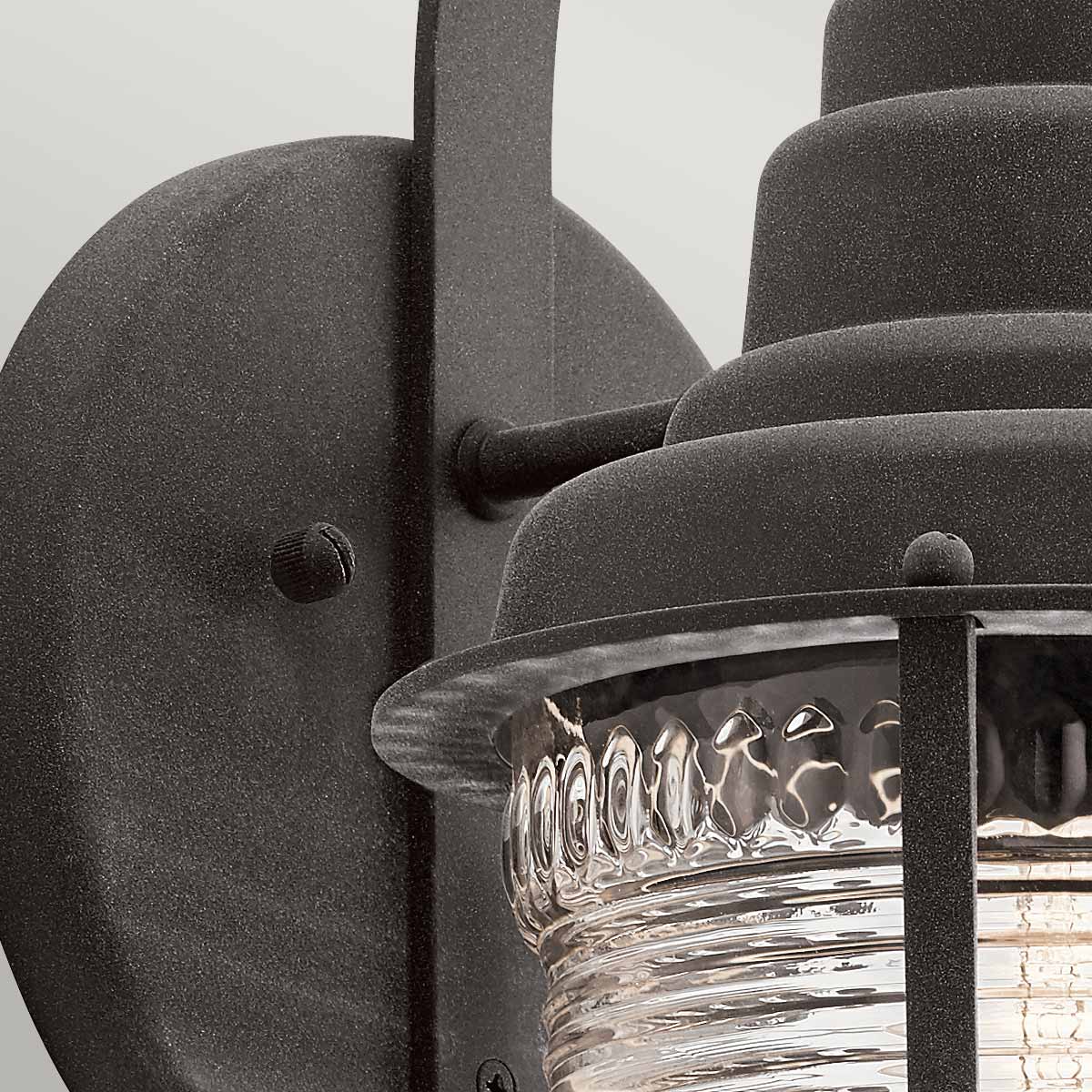 Chance Harbor 37cm Zink buitenlamp Van Elstead Lighting - Chance Harbor &auml;r en klassisk och robust fasadlampa med en design inspirerad av maritim stil.