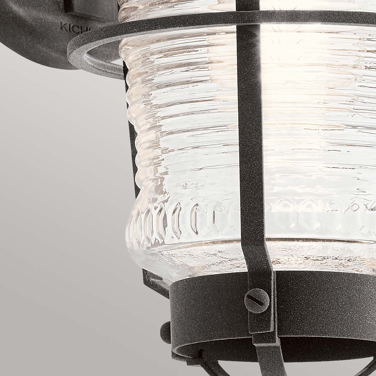 Chance Harbor 37cm Zink buitenlamp Van Elstead Lighting - Chance Harbor &auml;r en klassisk och robust fasadlampa med en design inspirerad av maritim stil.