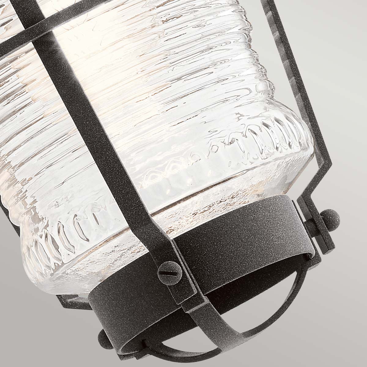 Chance Harbor 37cm Zink buitenlamp Van Elstead Lighting - Chance Harbor &auml;r en klassisk och robust fasadlampa med en design inspirerad av maritim stil.