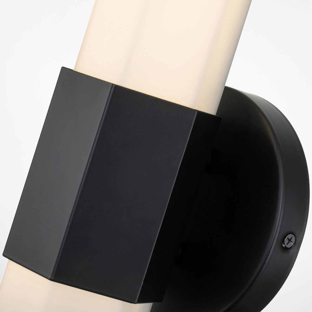 Facet 35cm Zwart badkamerlamp Van Elstead Lighting - Facet is een moderne en stijlvolle badkamerlamp die functionaliteit en esthetiek combineert.