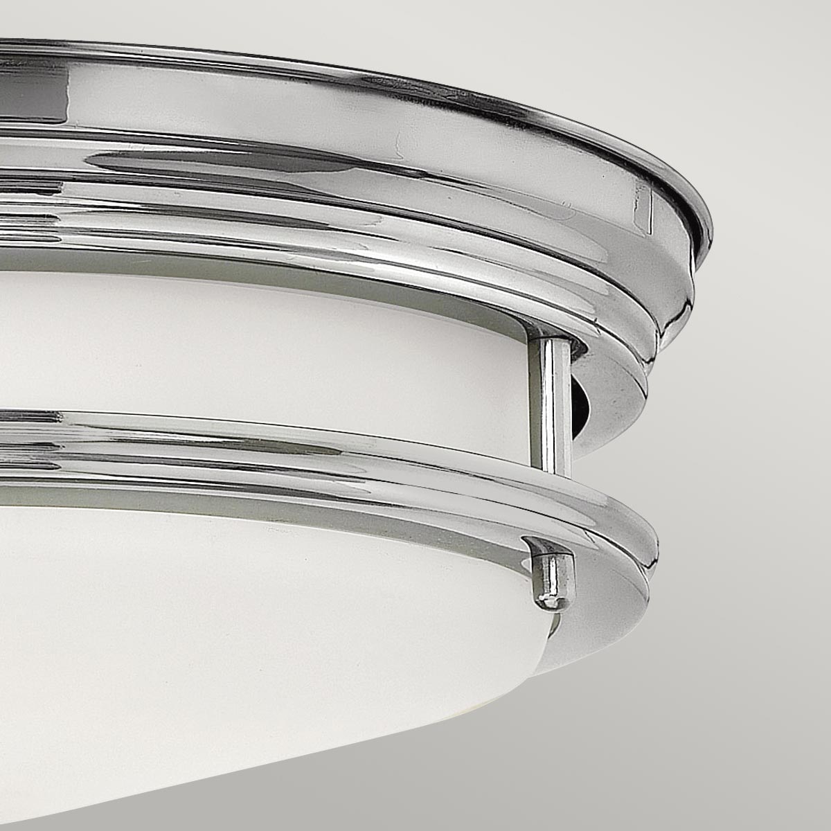 Hadrian Ø30 Chroom badkamerlamp Van Elstead Lighting - De Hadrian plafondlamp met chromen afwerking heeft een tijdloos en stijlvol design en is dankzij de IP44-classificatie perfect voor badkamers.