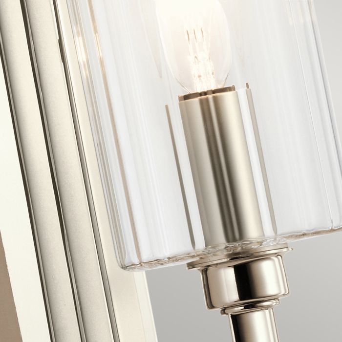 Kimrose 35cm Nikkel wandlamp Van Elstead Lighting - De cilindrische glazen kap is helder en gecanneleerd met verticale groeven, waardoor een uniek en subtiel lichteffect ontstaat.