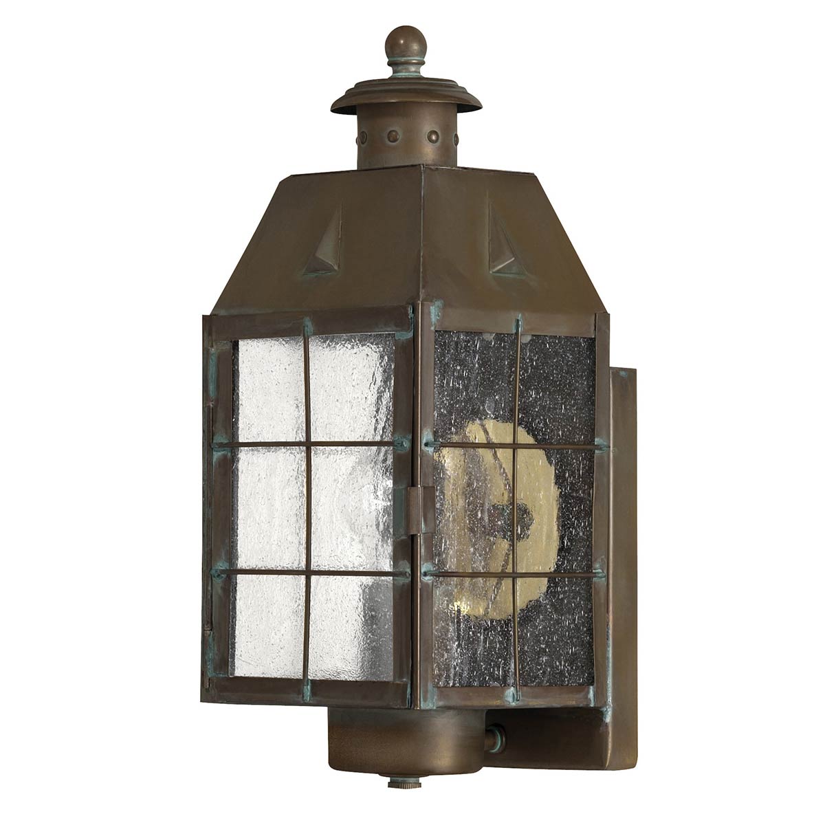 Nantucket 34cm Antiek messing buitenlamp Van Elstead Lighting - Gemaakt van massief messing en glas, het is een stevige en elegante constructie die met de tijd alleen maar mooier wordt.