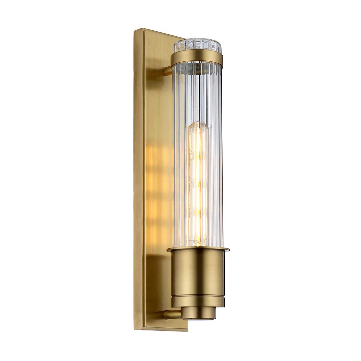 Wellington 40cm Antiek messing badkamerlamp Van Elstead Lighting - Gemaakt van hoogwaardig staal en glas, biedt het een luxueuze uitstraling met zijn antieke messing afwerking en gecanneleerde glazen kap die een prachtige lichtverspreiding creëert.