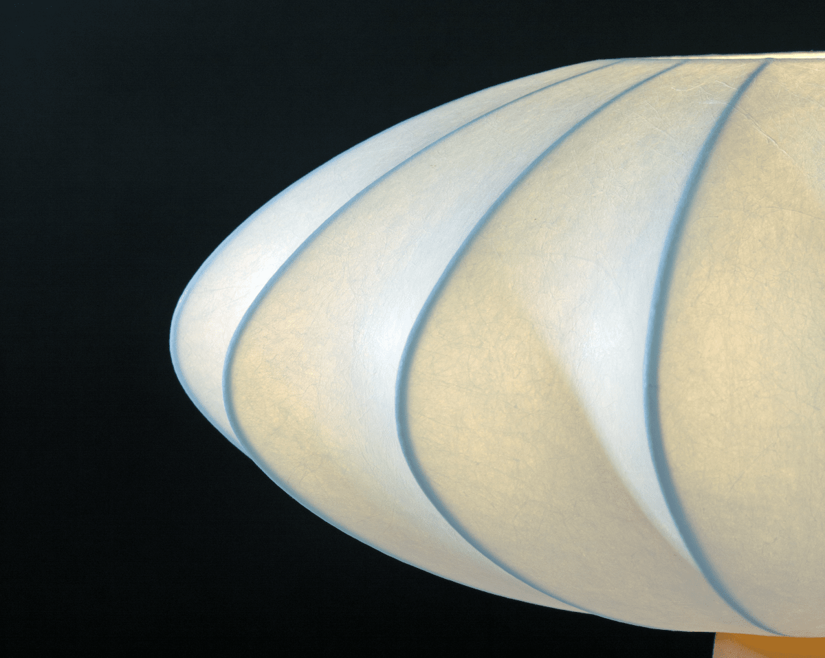 Madison 35cm Beige tafellamp Van Aneta Lighting - De warme beige lampvoet vormt een mooi contrast met de lichte kap en geeft de lamp een warme en harmonieuze uitstraling.