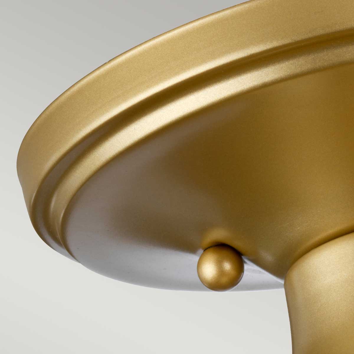 Dublin Ø18 Messing badkamerlamp Van Elstead Lighting - Dublin is een elegante plafondlamp voor de badkamer met een decoratieve kap van mat glas met een prachtig gestructureerd uiterlijk.