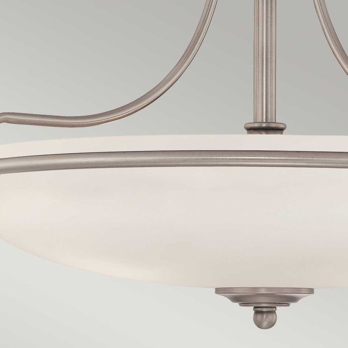 Griffin Ø42 Antiek nikkel plafondlamp Van Elstead Lighting - Den etsade sk&auml;rmen &auml;r vitm&aring;lad p&aring; insidan, vilket sprider ljuset j&auml;mnt och skapar en behaglig belysning i hemmet.