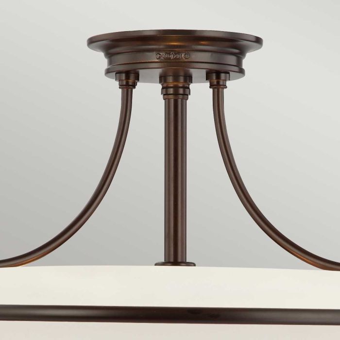 Griffin Ø53 Bronzen plafondlamp Van Elstead Lighting - Den etsade sk&auml;rmen &auml;r vitm&aring;lad p&aring; insidan, vilket sprider ljuset j&auml;mnt och skapar en behaglig belysning i hemmet.