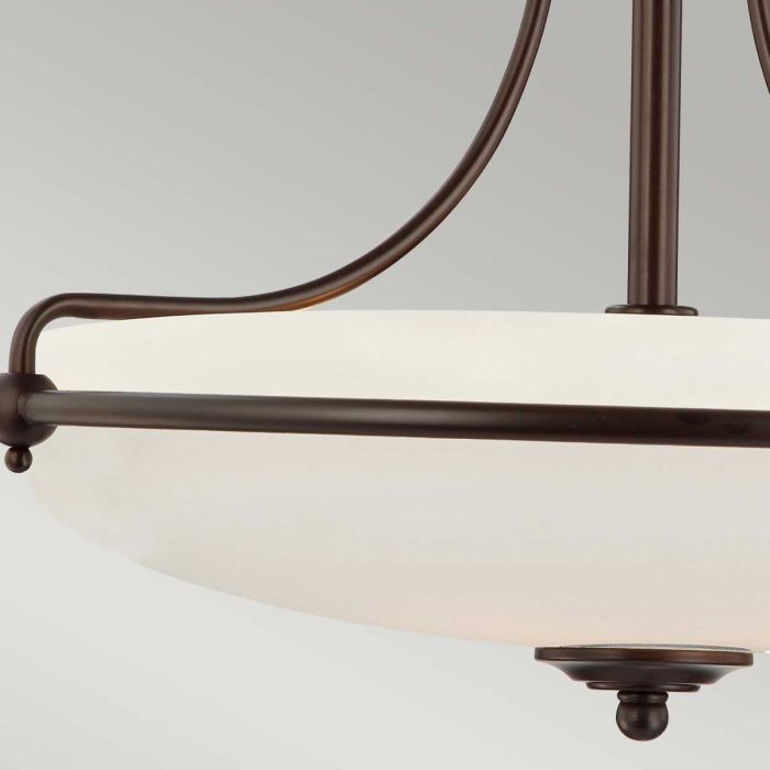Griffin Ø53 Bronzen plafondlamp Van Elstead Lighting - Den etsade sk&auml;rmen &auml;r vitm&aring;lad p&aring; insidan, vilket sprider ljuset j&auml;mnt och skapar en behaglig belysning i hemmet.