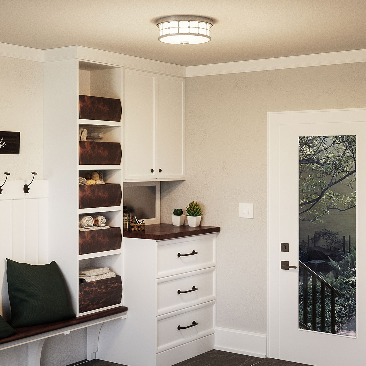 Guardian Ø35 Geborsteld nikkel badkamerlamp Van Elstead Lighting - De geborstelde nikkel afwerking en het geometrische frame geven de lamp een elegante uitstraling, terwijl het opaalglas een aangenaam en zacht licht verspreidt.