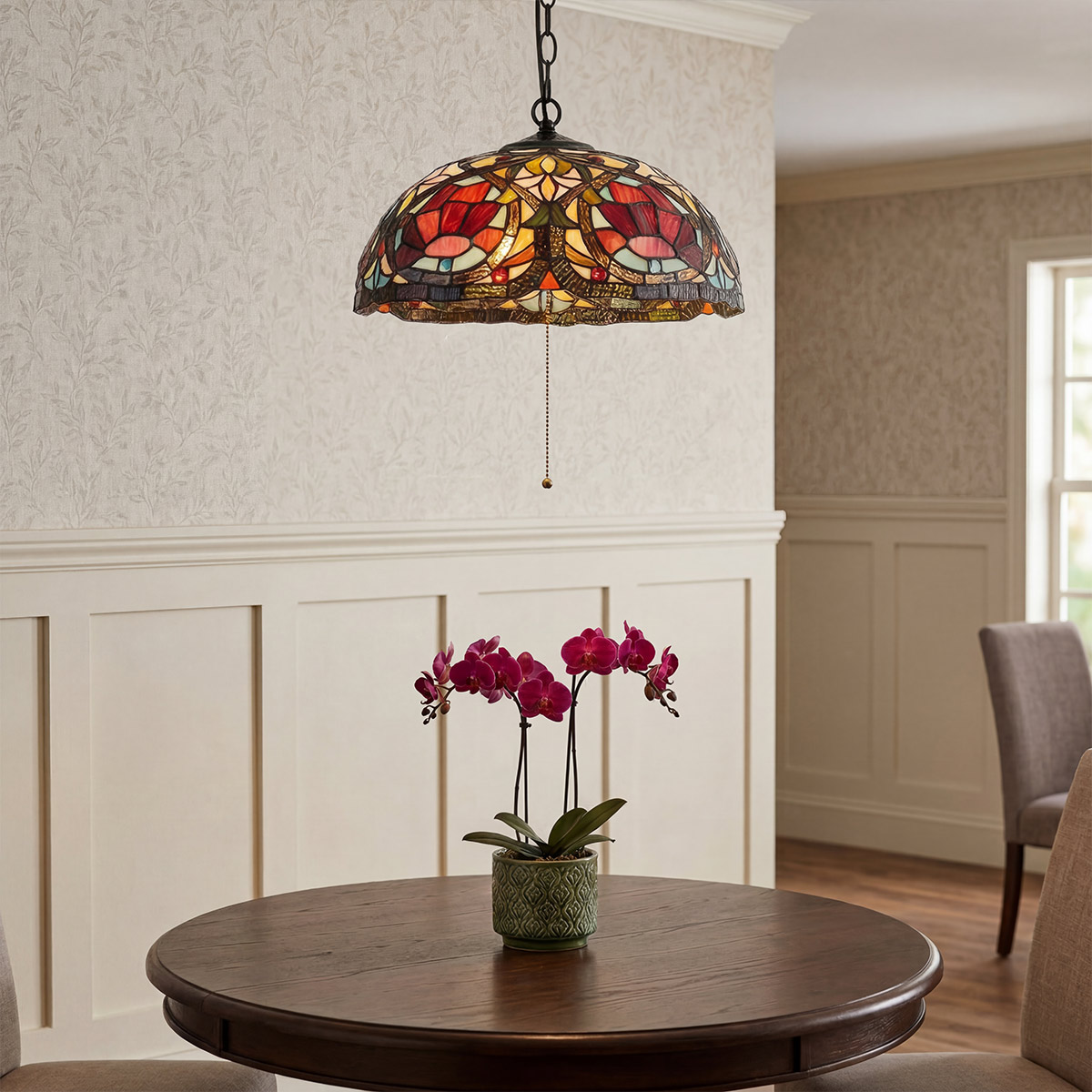 Larissa Ø38 Veelkleurig Van Elstead Lighting - Wanneer de lamp brandt, komen de prachtige kleuren van het glas tot hun recht en cre&euml;ren ze een warm en sfeervol licht in de kamer.