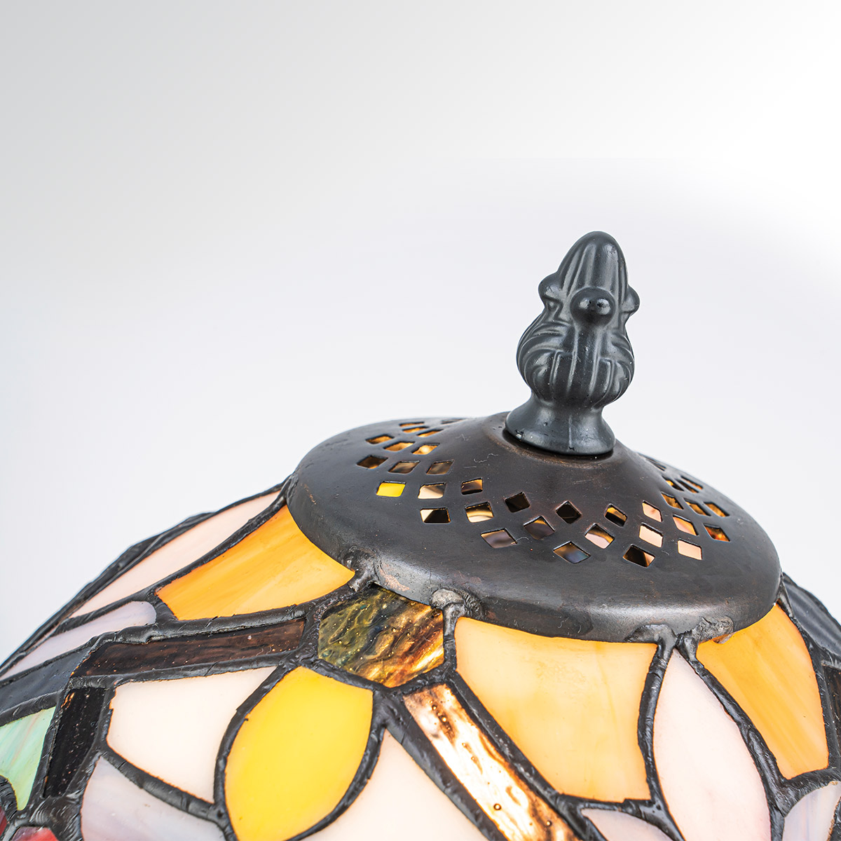 Larissa 37cm Veelkleurig Van Elstead Lighting - De prachtig gedecoreerde lampvoet versterkt de klassieke uitstraling van de lamp en maakt van Larissa een blikvanger in elk interieur.