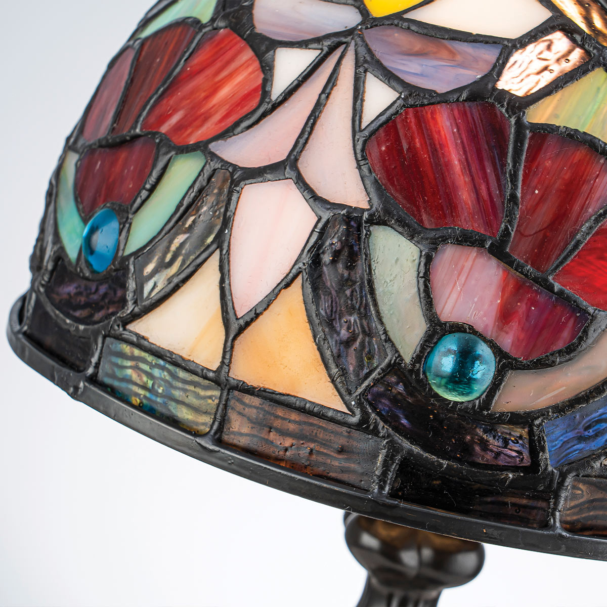 Larissa 37cm Veelkleurig Van Elstead Lighting - De prachtig gedecoreerde lampvoet versterkt de klassieke uitstraling van de lamp en maakt van Larissa een blikvanger in elk interieur.