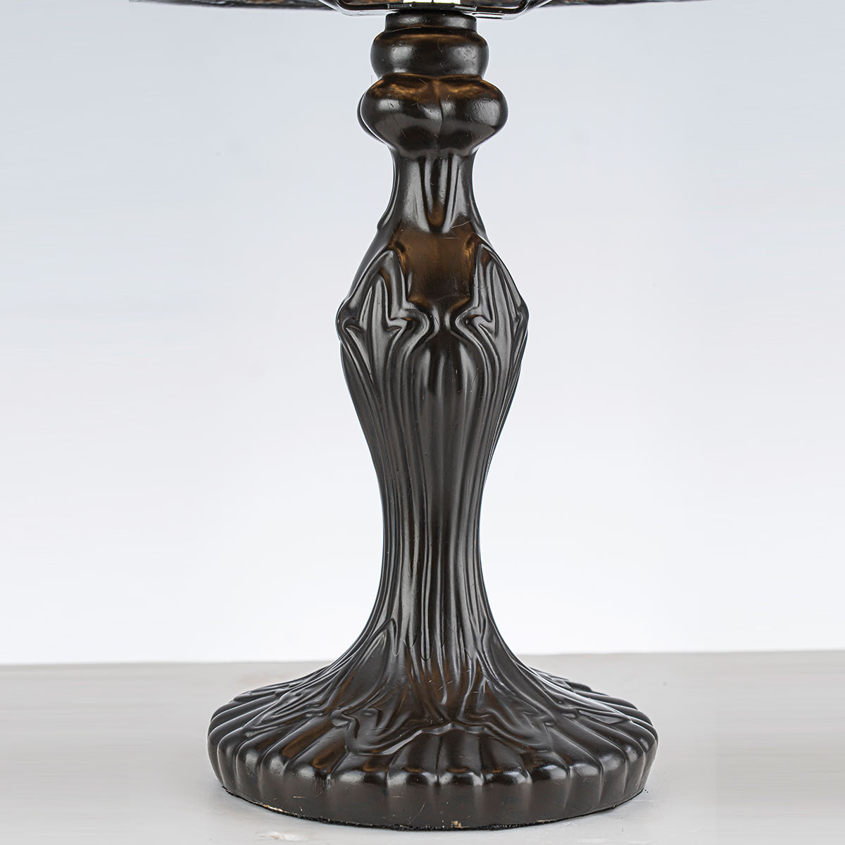 Larissa 37cm Veelkleurig Van Elstead Lighting - De prachtig gedecoreerde lampvoet versterkt de klassieke uitstraling van de lamp en maakt van Larissa een blikvanger in elk interieur.