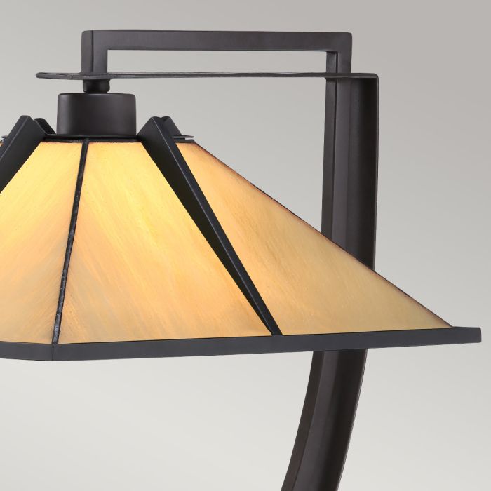 Pomeroy 55cm Brons/geel Van Elstead Lighting - Dankzij het overhangende ontwerp lijkt de zachtgele kap te zweven in het midden van de lampenvoet, die een elegante bronzen afwerking heeft.