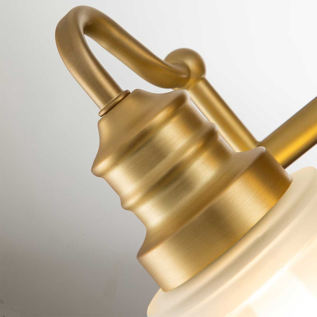 Swell 36cm Geborsteld messing badkamerlamp Van Elstead Lighting - De Swell wandlamp in geborsteld messing is een stijlvolle Amerikaanse klassieker, gemaakt van staal met matglas.