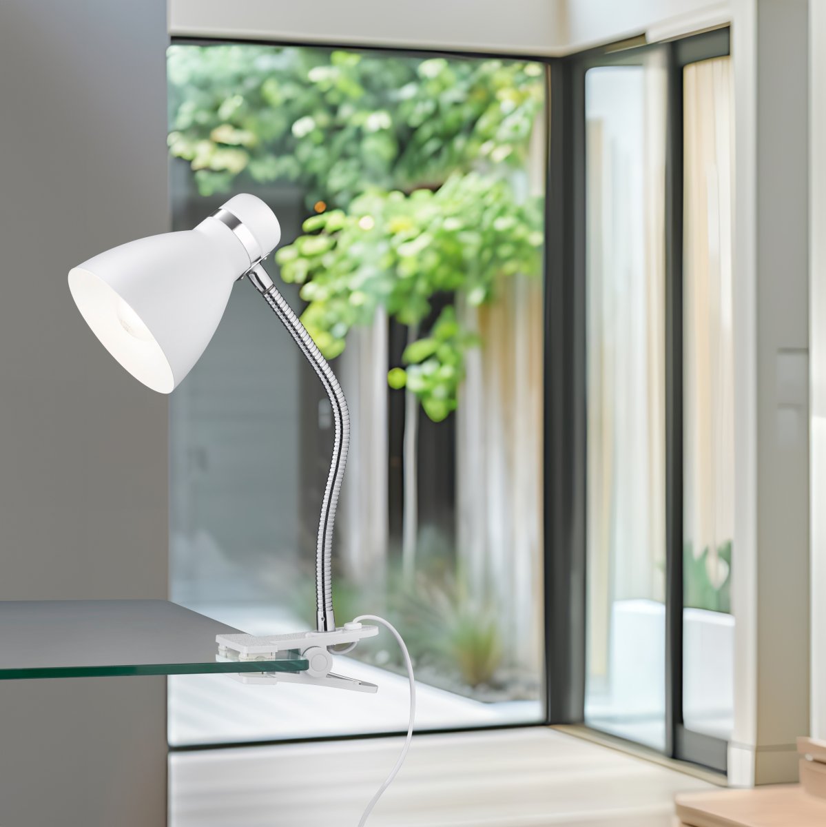 Harvey Wit klemlamp Van Trio Lighting - De matwitte armatuur is eenvoudig te combineren met verschillende interieur- en kleurconcepten en past prachtig in uw interieur.