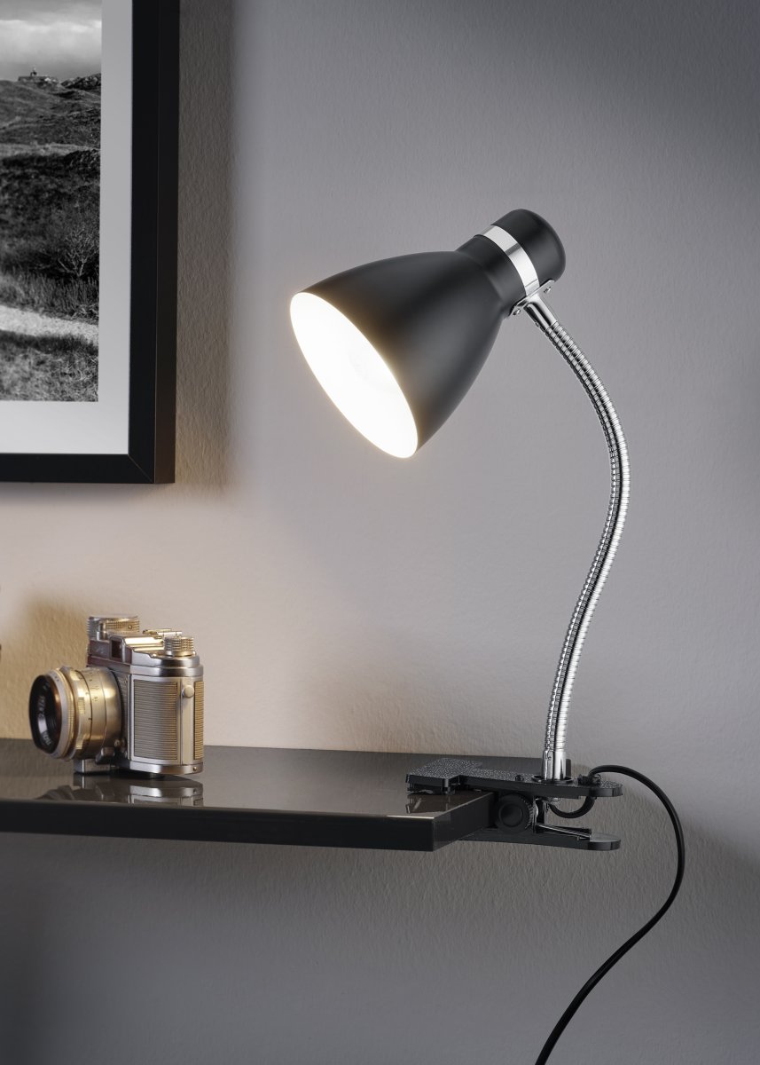 Harvey Zwart klemlamp Van Trio Lighting - De matzwarte armatuur is eenvoudig te combineren met verschillende interieur- en kleurconcepten en past prachtig in uw interieur.