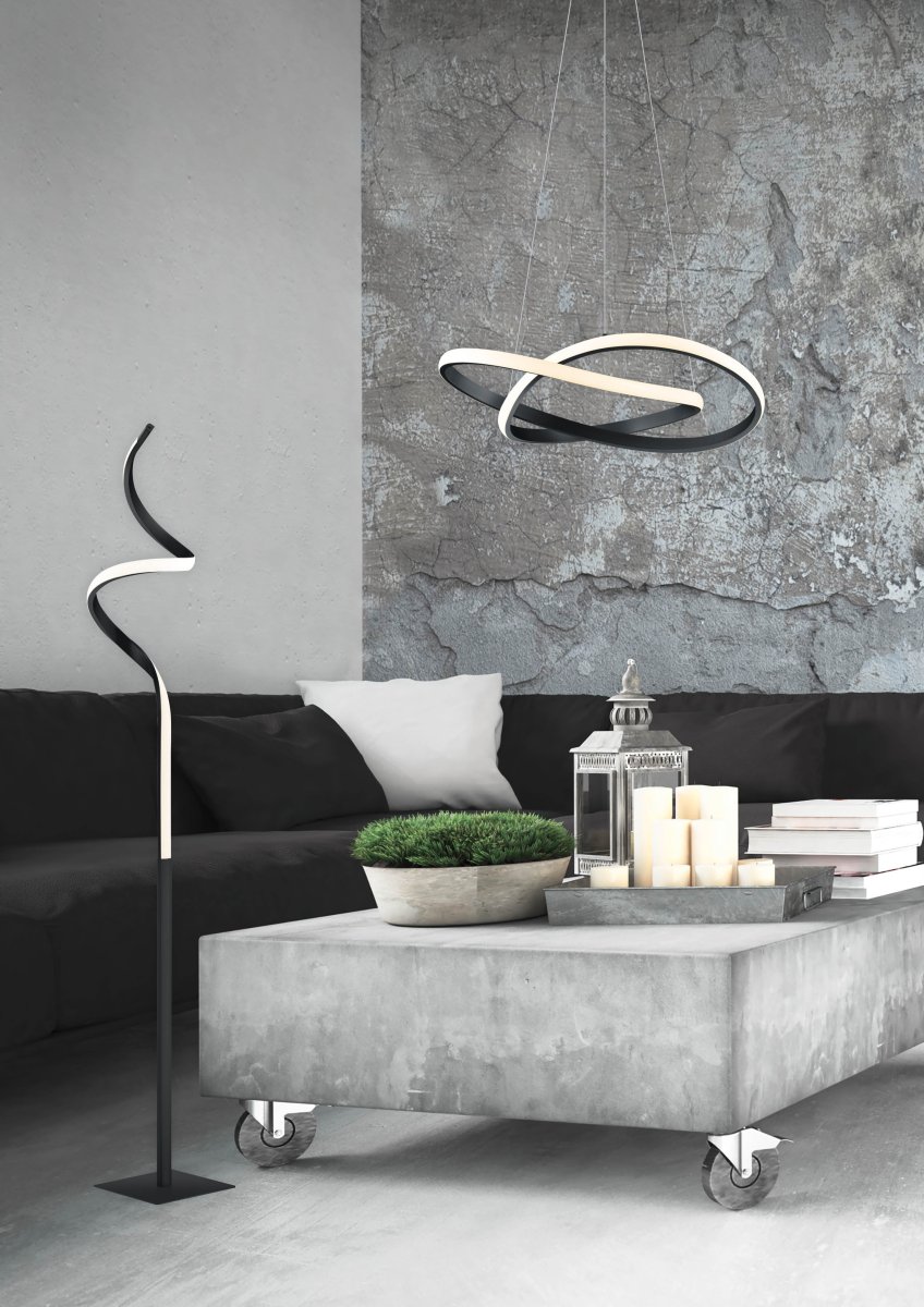 Course Zwart vloerlamp Van Trio Lighting - De lamp is voorzien van een geïntegreerde SWITCH dimmer, waarmee u de helderheid eenvoudig in drie standen kunt aanpassen – 100%, 50% en 25% – om zo de perfecte sfeer in de kamer te creëren.