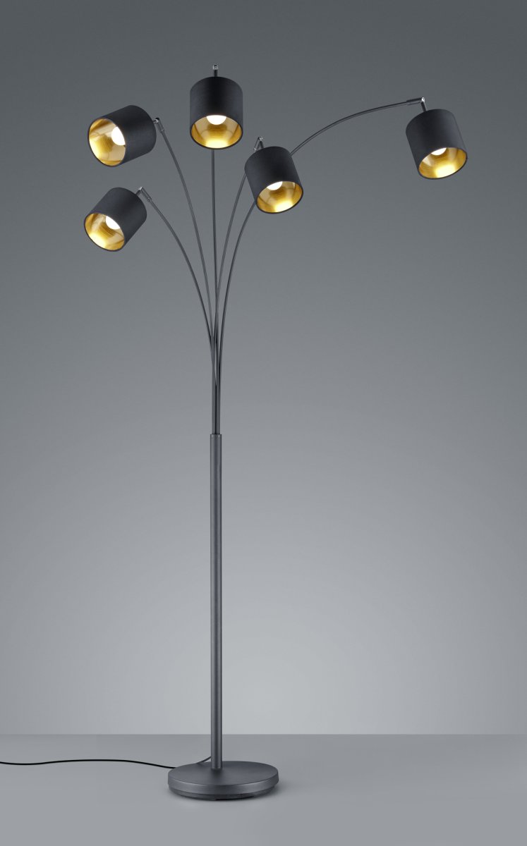 Tommy 5 Zwart vloerlamp Van Trio Lighting - De heldere, moderne vormen en het matzwarte metaal met zwarte en gouden stoffen kappen maken de lamp tot een elegant en flexibel interieurdetail.