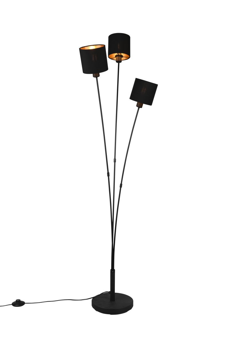 Tommy 3 Zwart vloerlamp Van Trio Lighting - De matte zwarte en gouden afwerking van de lamp past perfect bij moderne interieurs en vormt een elegant interieurdetail dat het gevoel van comfort en stijl in de kamer verhoogt.