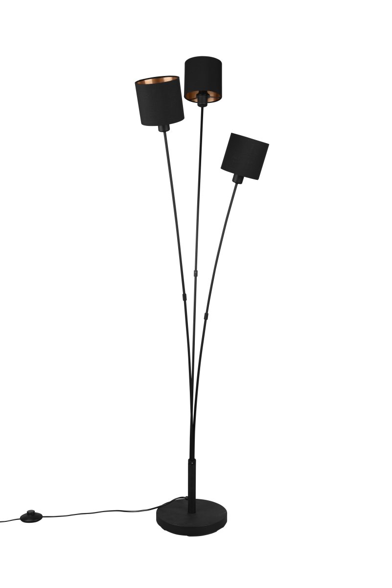 Tommy 3 Zwart vloerlamp Van Trio Lighting - De matte zwarte en gouden afwerking van de lamp past perfect bij moderne interieurs en vormt een elegant interieurdetail dat het gevoel van comfort en stijl in de kamer verhoogt.