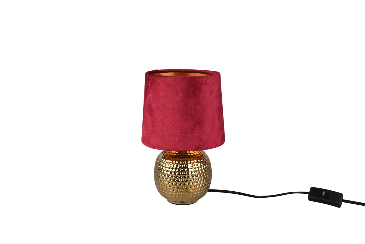Sophia 26cm ROOD tafellamp Van Trio Lighting - De combinatie van glanzend goudkleurig keramiek en de rode stoffen lampenkap geeft Sophia een elegante en moderne uitstraling die elke kamer verfraait.