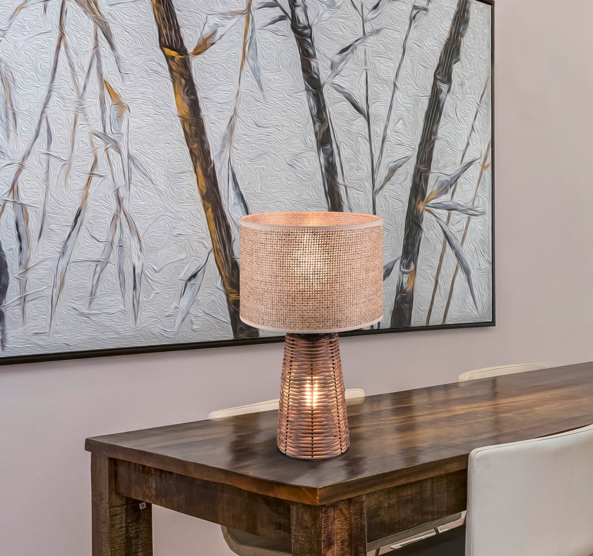 Straw 40cm Natuur tafellamp Van Trio Lighting - De STRAW tafellamp in prachtig rotanvlechtwerk verspreidt een zacht licht dat een sfeervolle sfeer cre&euml;ert.