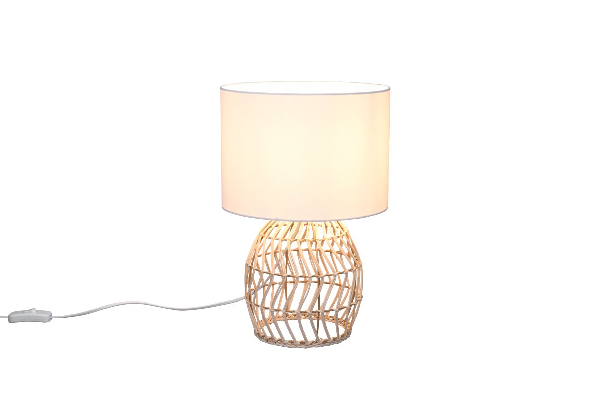 Rike 38cm Natuur tafellamp Van Trio Lighting - De stijlvolle mix van natuurlijk rotan en de witte stoffen kap maken Rike tot een blikvanger in de woonkamer en past harmonieus bij verschillende interieurstijlen.