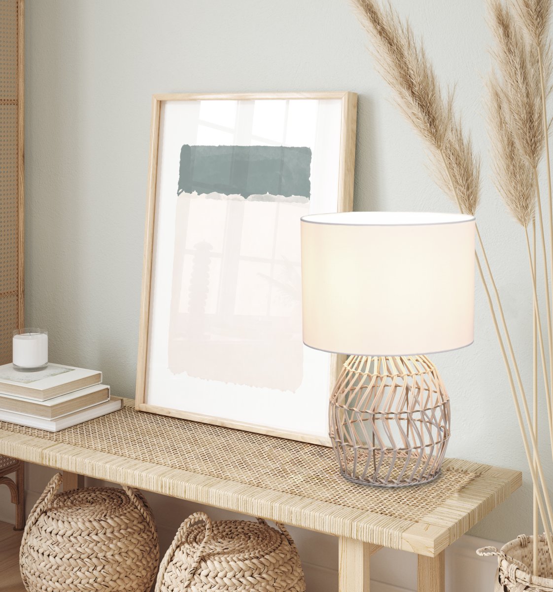 Rike 38cm Natuur tafellamp Van Trio Lighting - De stijlvolle mix van natuurlijk rotan en de witte stoffen kap maken Rike tot een blikvanger in de woonkamer en past harmonieus bij verschillende interieurstijlen.
