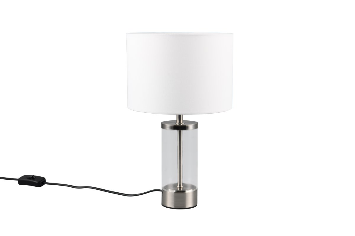 Grazia 34cm Wit tafellamp Van Trio Lighting - De Grazia tafellamp combineert een elegante stoffen kap met een stijlvolle cilindrische voet van glas en metaal, wat een harmonieuze en verfijnde indruk geeft.