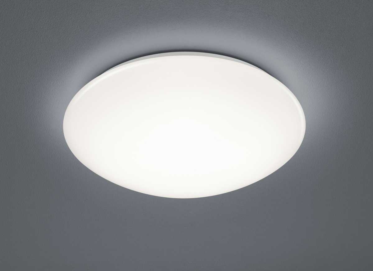 Prodo Ø50 Wit plafondlamp Van Trio Lighting - De ge&iuml;ntegreerde verlichting is dimbaar en de kleurtemperatuur kan worden aangepast met de meegeleverde afstandsbediening.