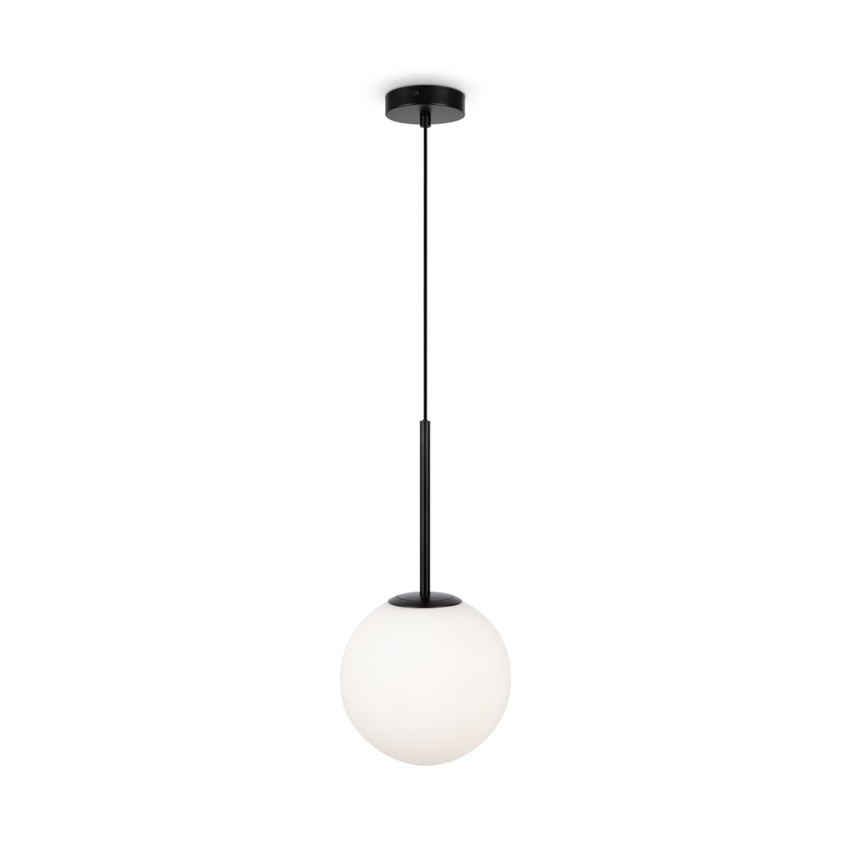 Basic form Ø20 Zwart hanglamp Van Maytoni - Dankzij de zachte opaalglazen bol en het slanke metalen armatuur met zwarte afwerking, verspreidt de lamp een prachtig en aangenaam licht dat perfect past in zowel moderne als klassieke interieurs.