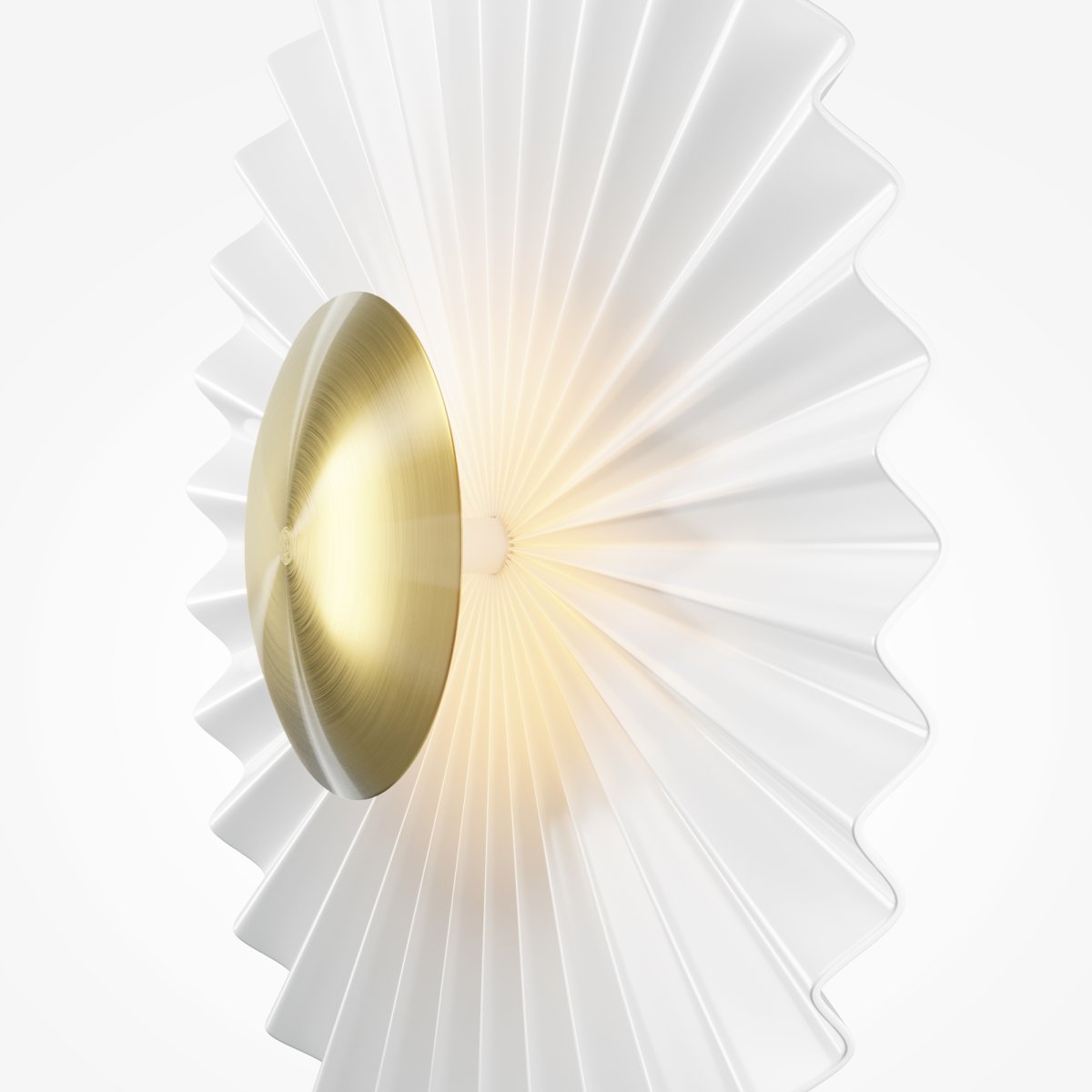 Fiore Ø30 Messing wandlamp Van Maytoni - De witte kap verspreidt een zacht, aangenaam licht en het gouden detail in het midden geeft een gevoel van luxe en elegantie.