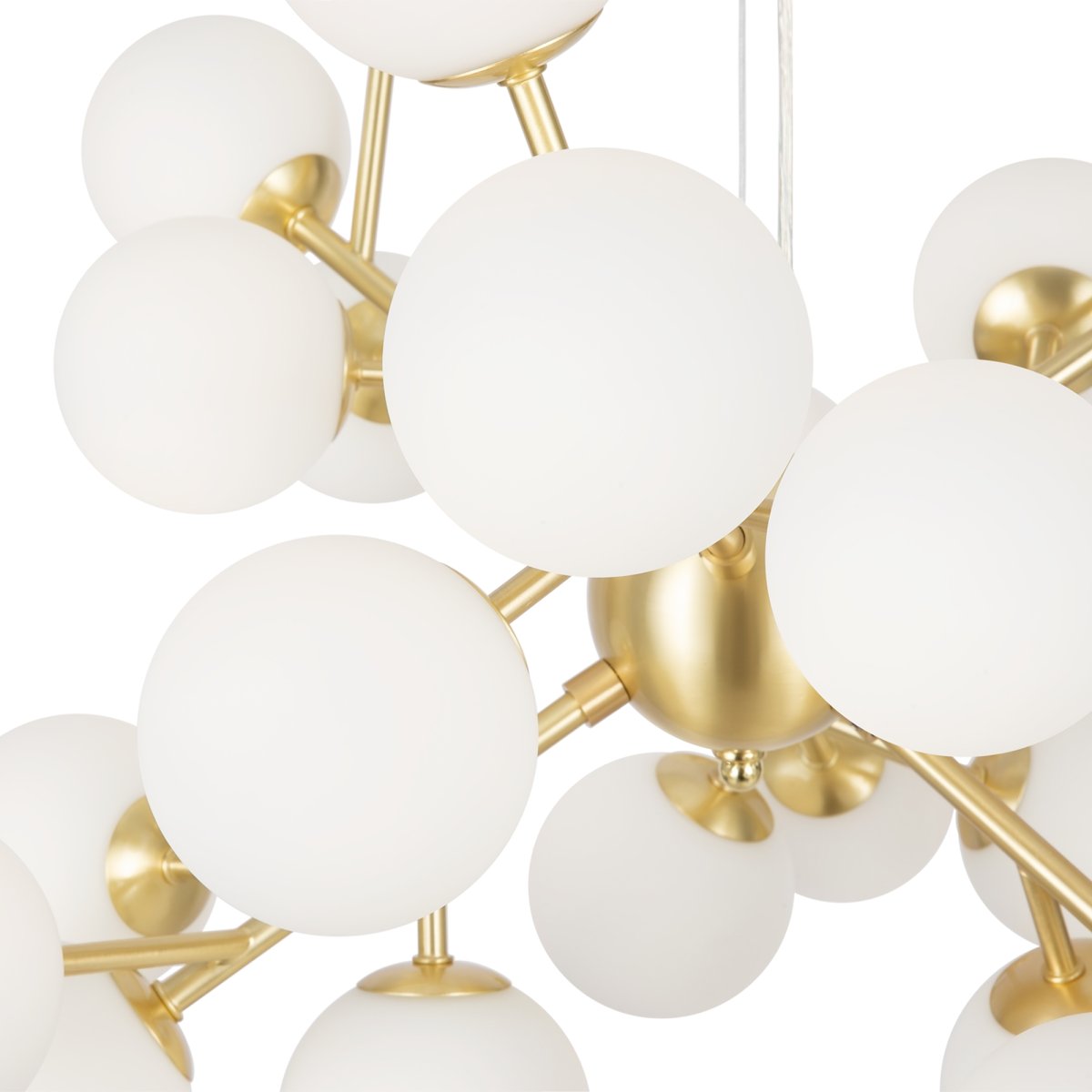 Dallas Ø65 Goud hanglamp Van Maytoni - Het unieke ontwerp met ronde glazen koepels in verschillende richtingen cre&euml;ert een dramatisch en elegant lichtspel dat de kamer vult met warmte en karakter.