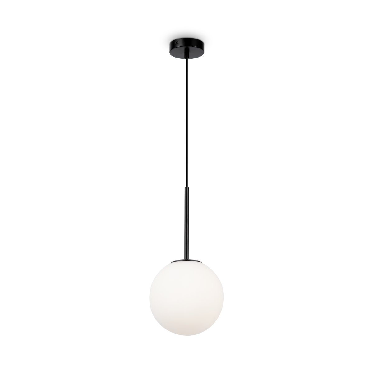 Basic form Ø20 Zwart hanglamp Van Maytoni - Dankzij de zachte opaalglazen bol en het slanke metalen armatuur met zwarte afwerking, verspreidt de lamp een prachtig en aangenaam licht dat perfect past in zowel moderne als klassieke interieurs.