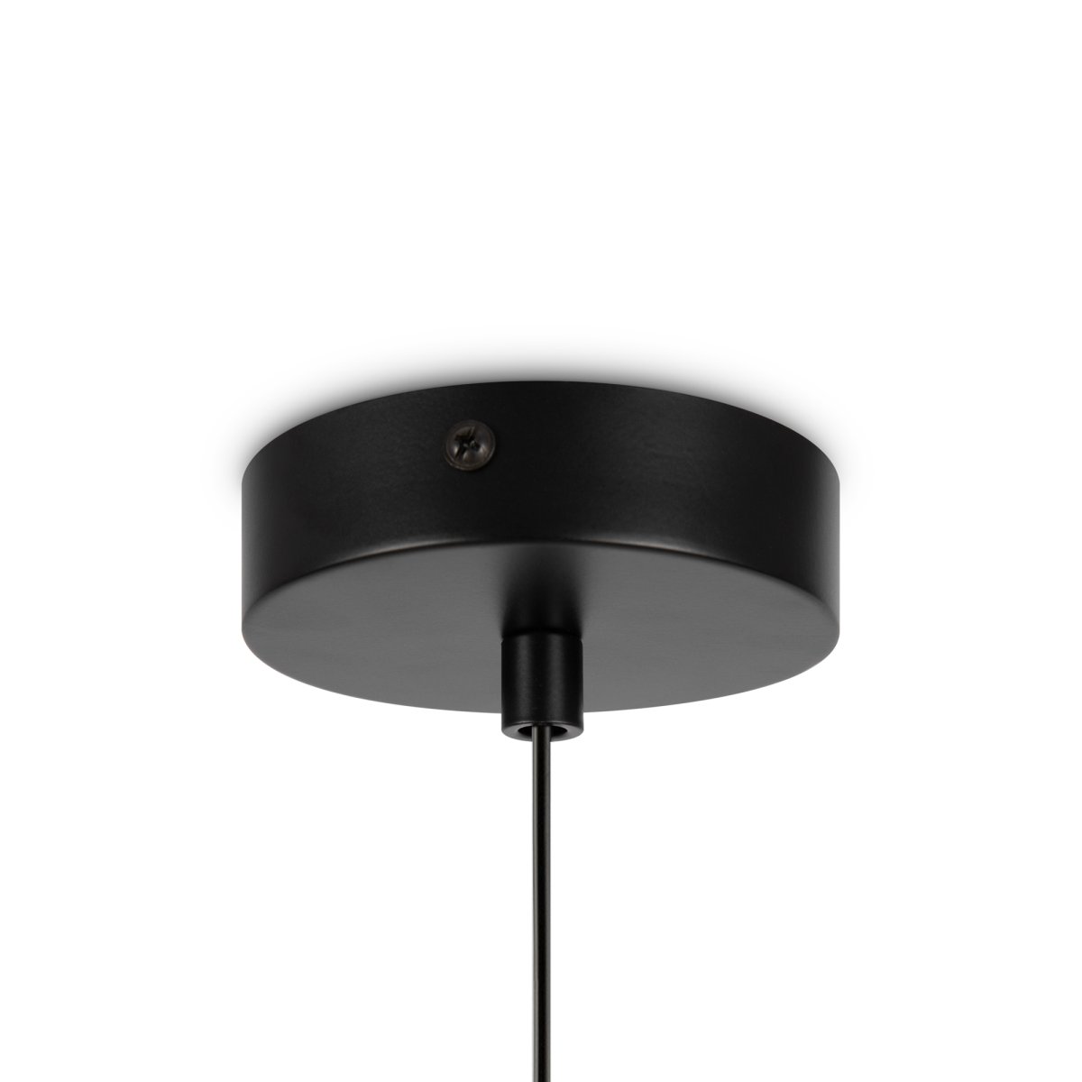 Basic form Ø20 Zwart hanglamp Van Maytoni - Dankzij de zachte opaalglazen bol en het slanke metalen armatuur met zwarte afwerking, verspreidt de lamp een prachtig en aangenaam licht dat perfect past in zowel moderne als klassieke interieurs.