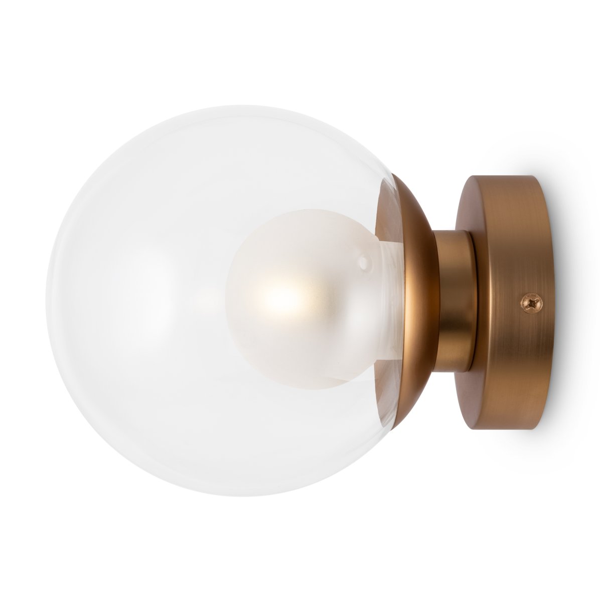 Basic form Ø15 Goud wandlamp Van Maytoni - Dankzij de ronde, heldere glazen kap en de gouden voet verspreidt de lamp zacht en warm licht, wat een uitnodigende sfeer creëert.