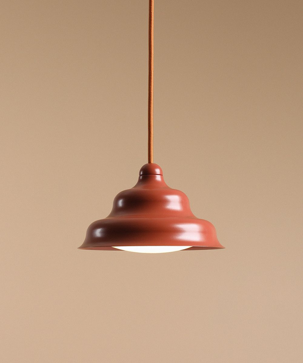Wave Ø17 Oranje hanglamp Van Artera - Wave is een moderne hanglamp met een retrodesign, waardoor het een veelzijdige lamp is die in elk huis past.