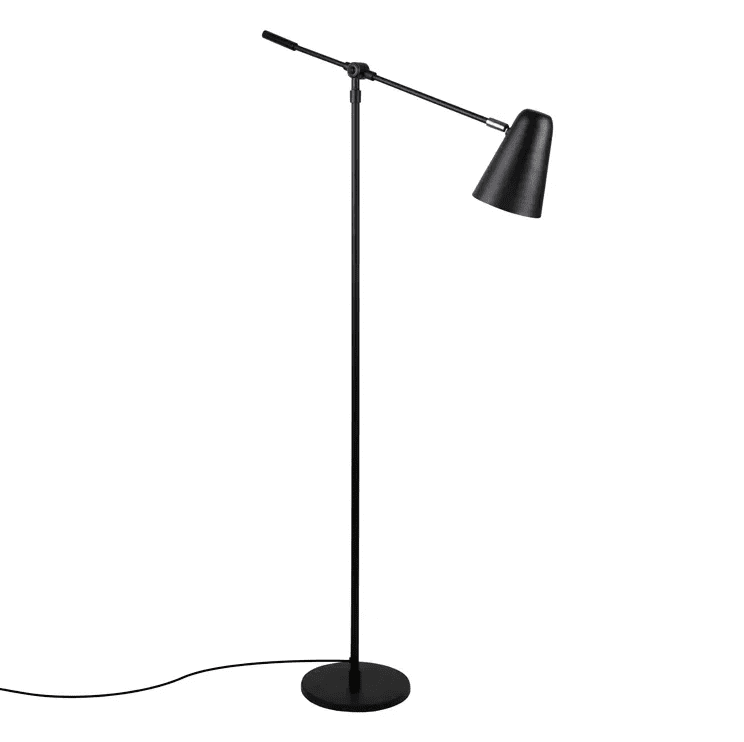 Ramo Zwart vloerlamp Van H. Skjalm P - Gebruik hem naast de bank, in de hoek, als nachtlampje naast het bed, in de gang of op kantoor.