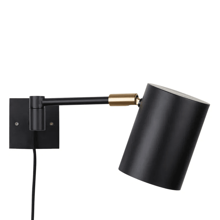 Hali Zwart Van H. Skjalm P - Eenvoudige en elegante lamp die perfect is voor op kantoor, in de hal, als leeslamp in de slaapkamer of naast de bank.