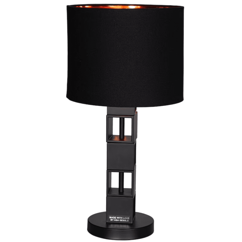 Hello Sunshine 50cm Zwart tafellamp Van By Rydéns - De Hello Sunshine tafellamp is een speelse tafellamp met rechte vormen afgewisseld met ronde vormen, geheel in de kleuren zwart, mat en metaal.
