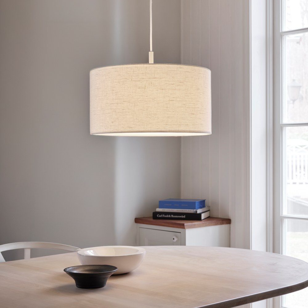 Soft Ø44 Wit/zand hanglamp Van Belid - De Soft hanglamp is een stijlvolle lamp met een zacht afgeronde vorm die een warm en aangenaam licht verspreidt.