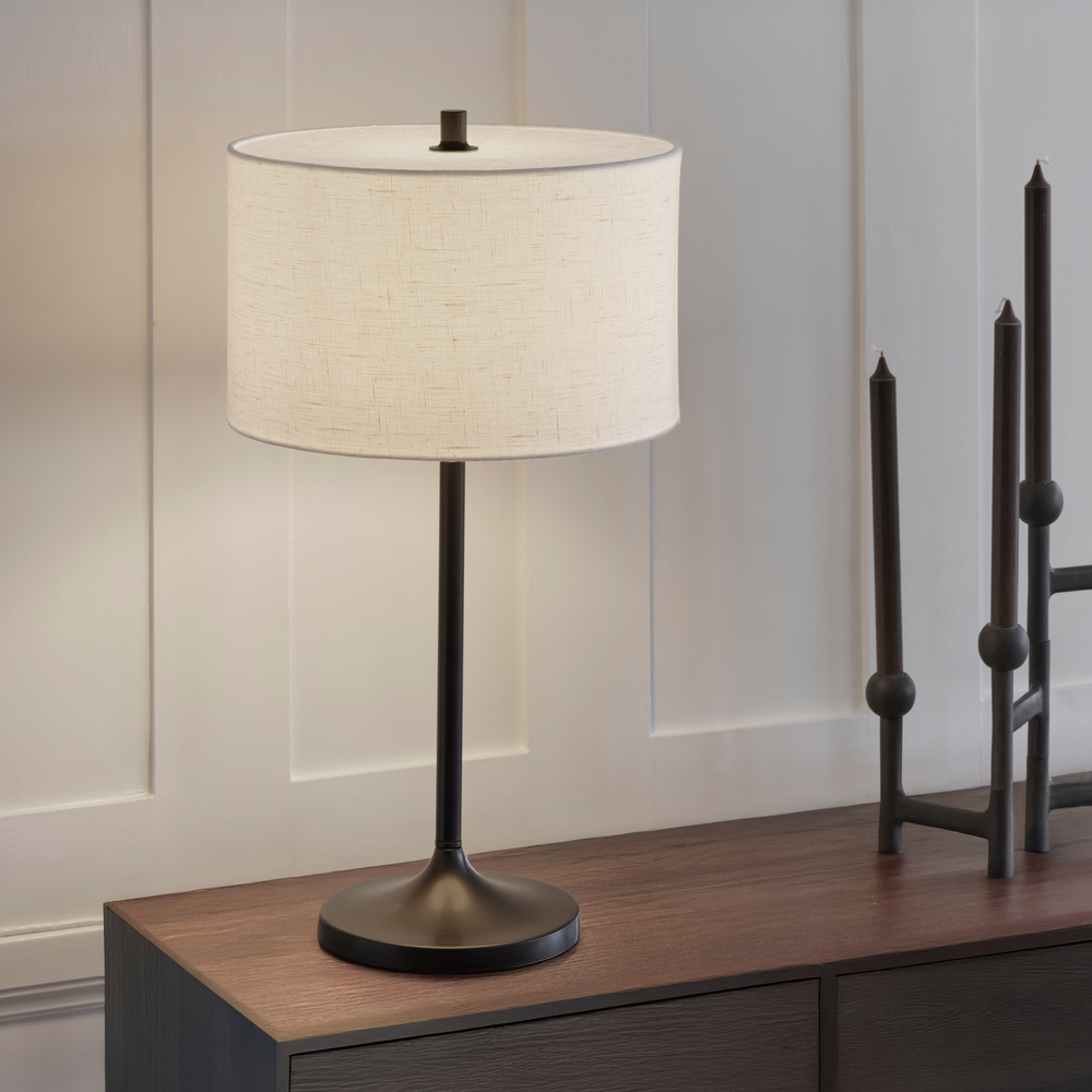 Soft 64cm Wit/brons tafellamp Van Belid - De Soft tafellamp is een stijlvolle en harmonieuze lamp met een kap van wit, Europees vlas en een voet met een metallic bronzen afwerking.