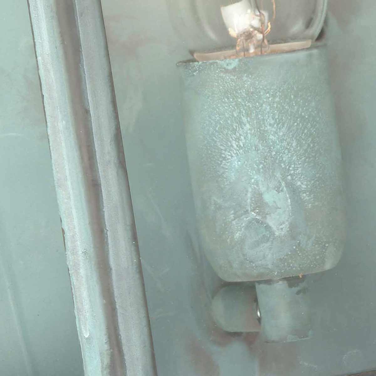 St Martins 30cm Geoxideerd koper Van Elstead Lighting - Gemaakt van massief messing en helder glas, het is een stevige en duurzame constructie die in de loop van de tijd een prachtige patina krijgt.